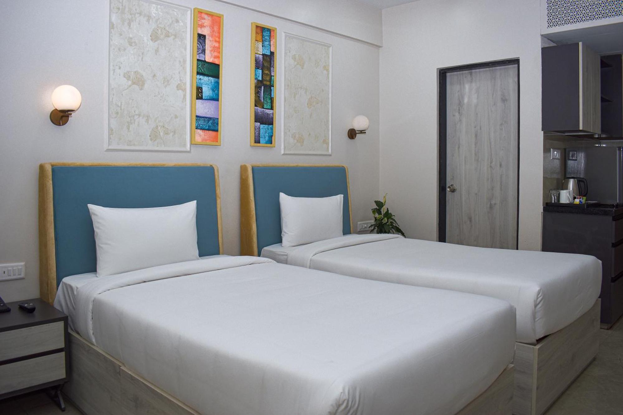 Studio Deluxe Twin with Balcony